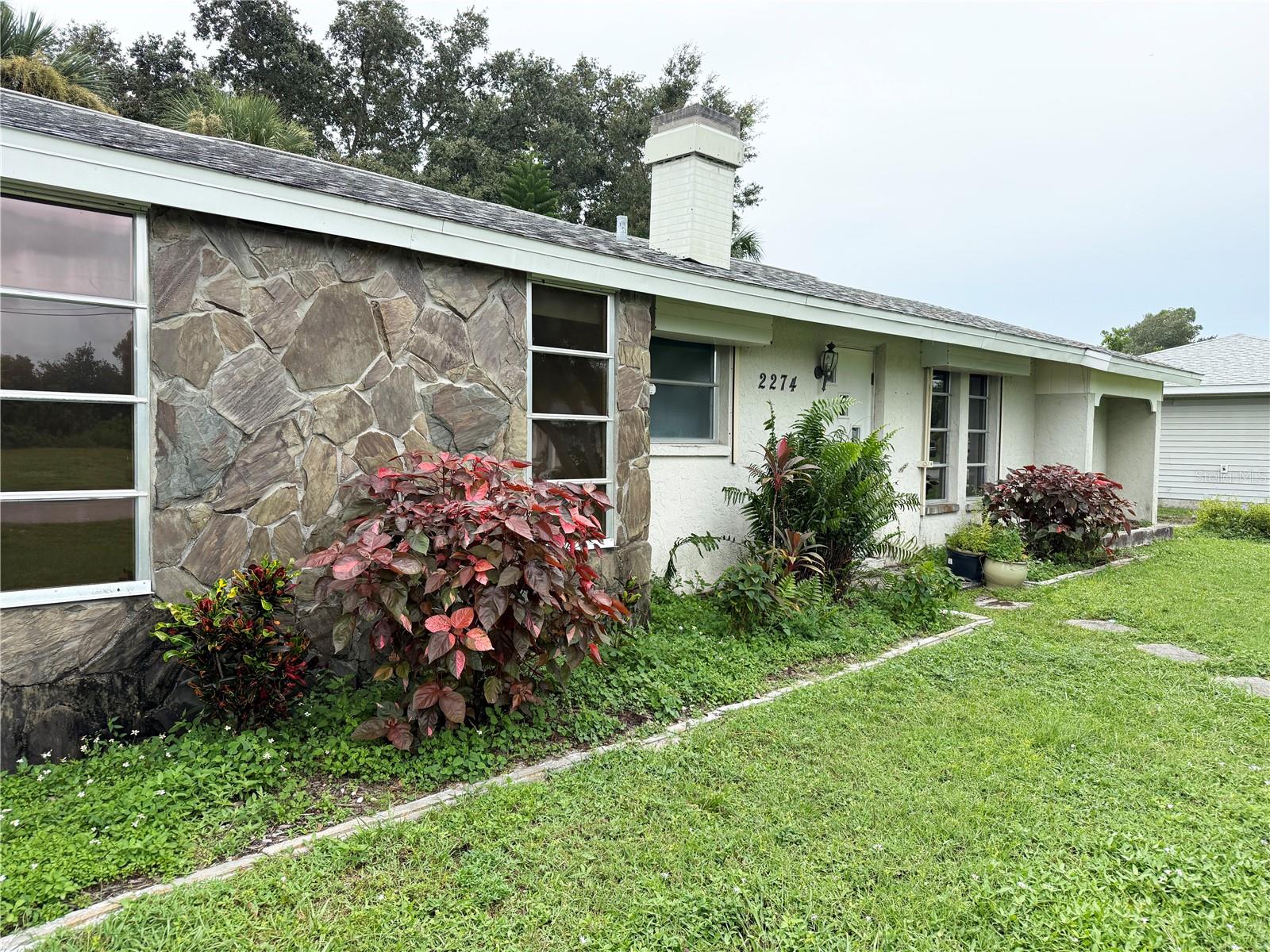 2274 Lakeshore Cir Property Photo 3