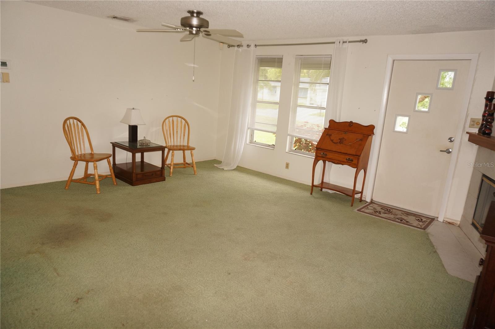 2274 Lakeshore Cir Property Photo 4