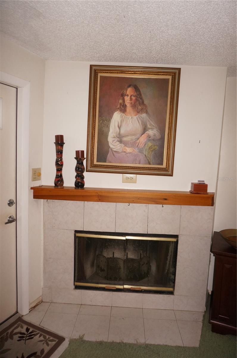 2274 Lakeshore Cir Property Photo 6