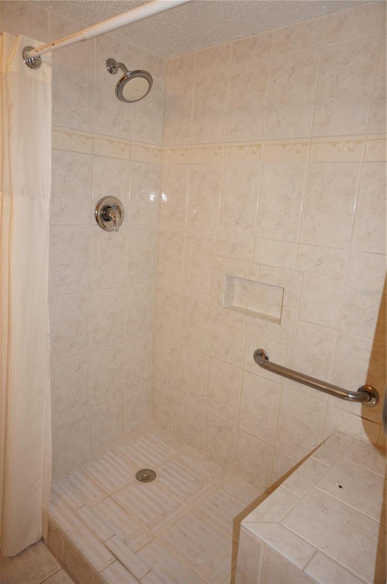 2274 Lakeshore Cir Property Photo 15