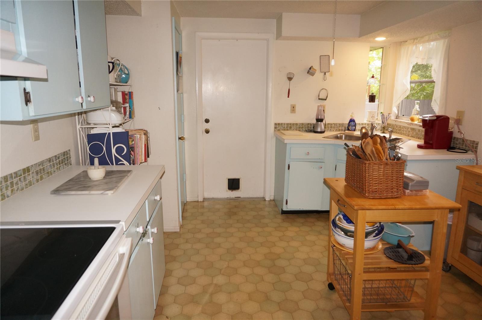 2274 Lakeshore Cir Property Photo 22