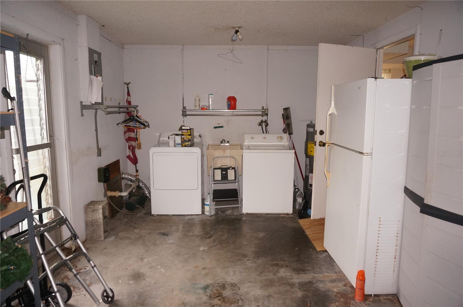 2274 Lakeshore Cir Property Photo 29
