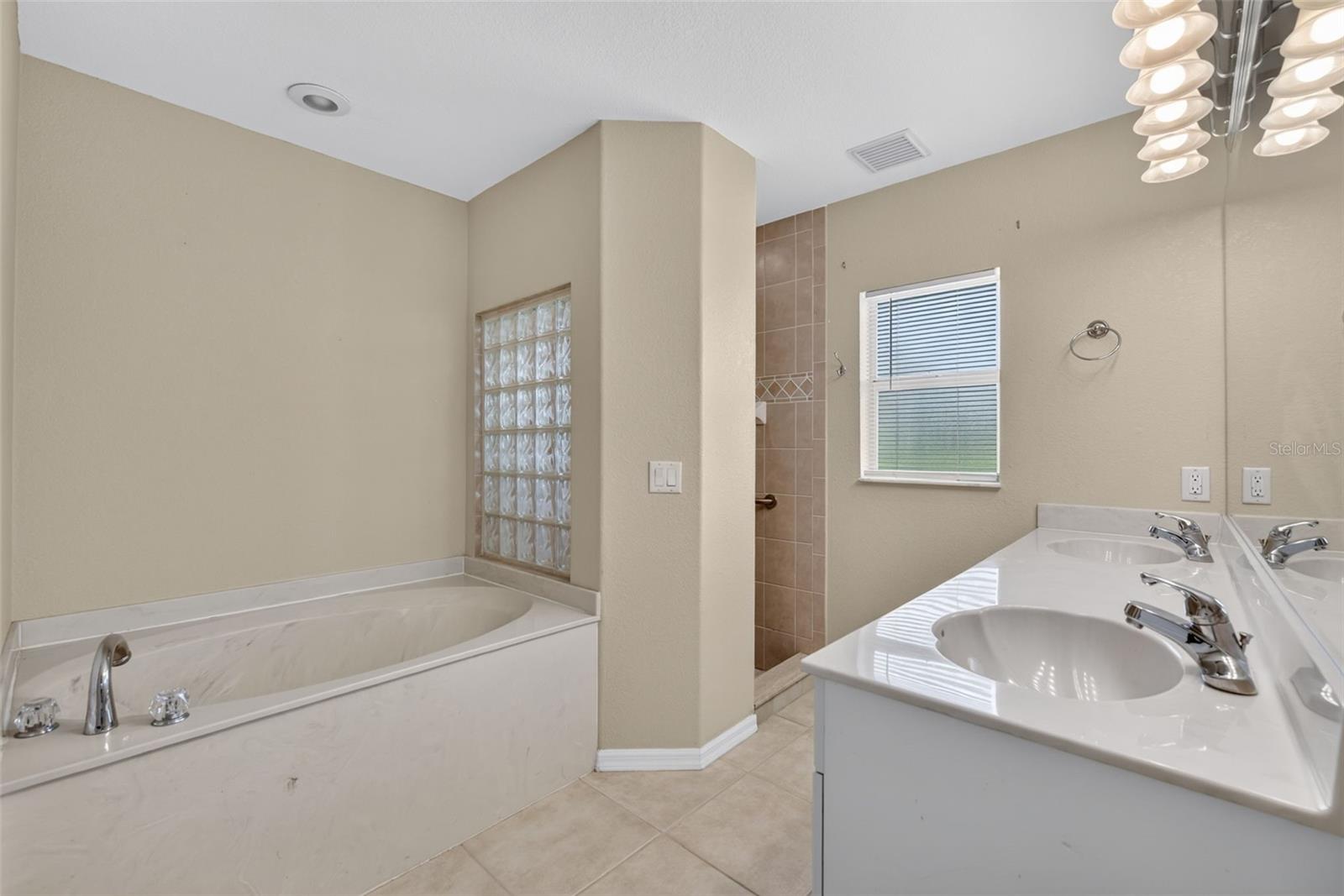 2184 Onondaga Ln Property Photo 29