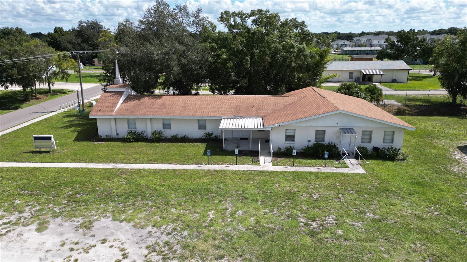 905 E Cypress St E Property Photo 1