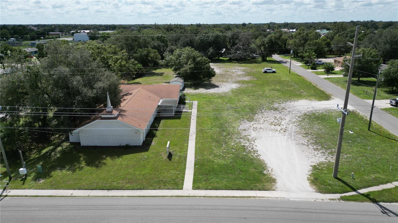 905 E Cypress St E Property Photo 3