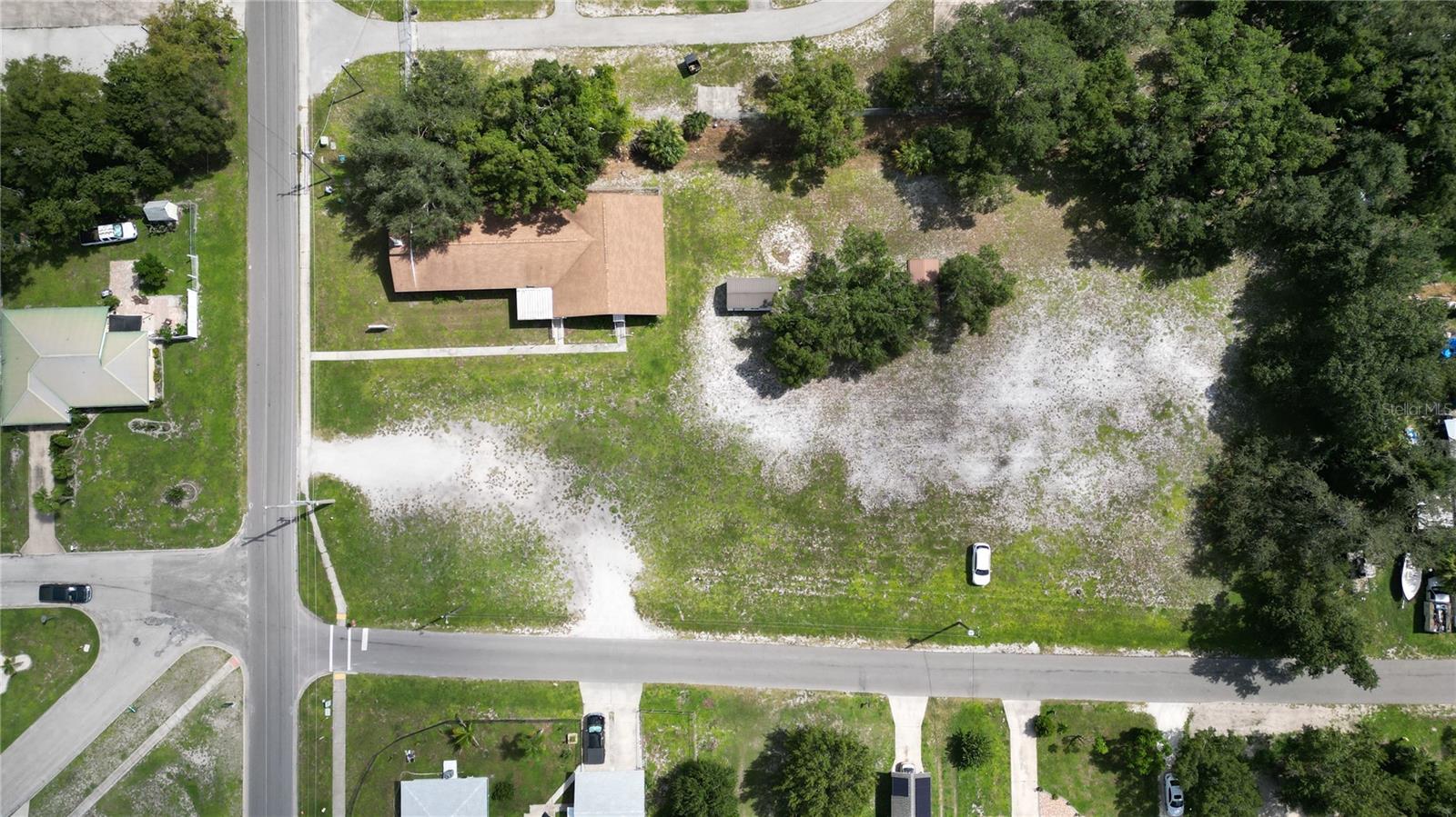 905 E Cypress St E Property Photo 4