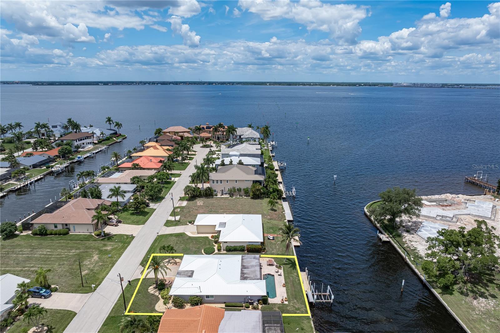 2211 Palm Tree Dr Property Photo 9