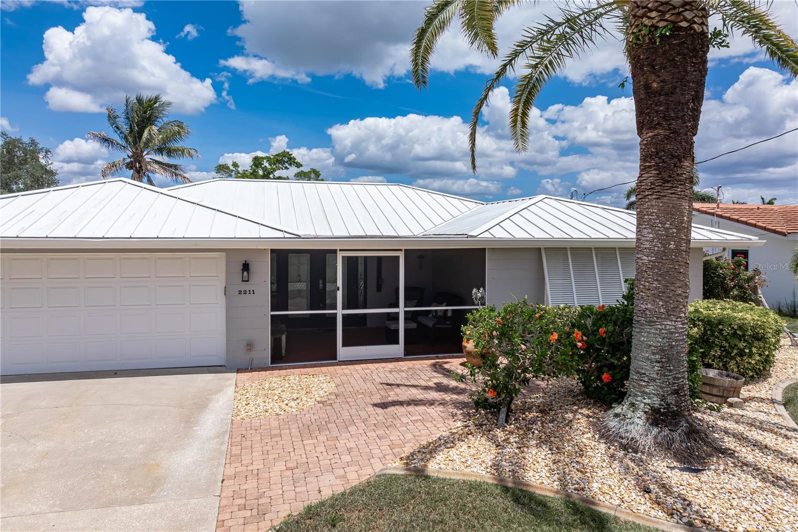 2211 Palm Tree Dr Property Photo 16