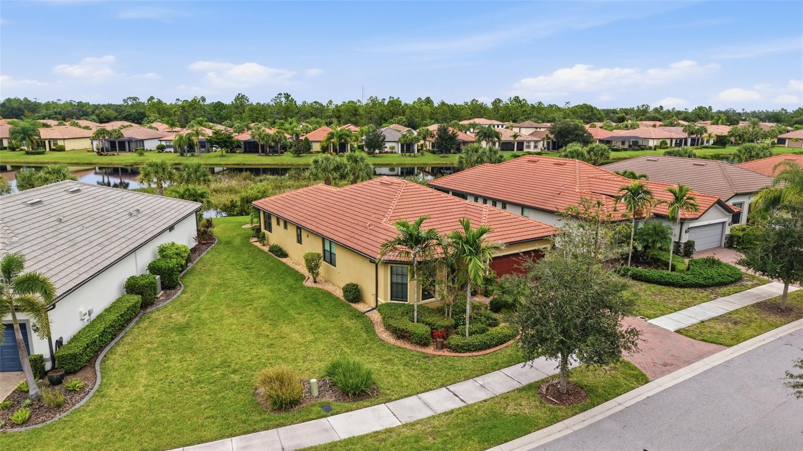 1512 Hyssop Loop Property Photo 6