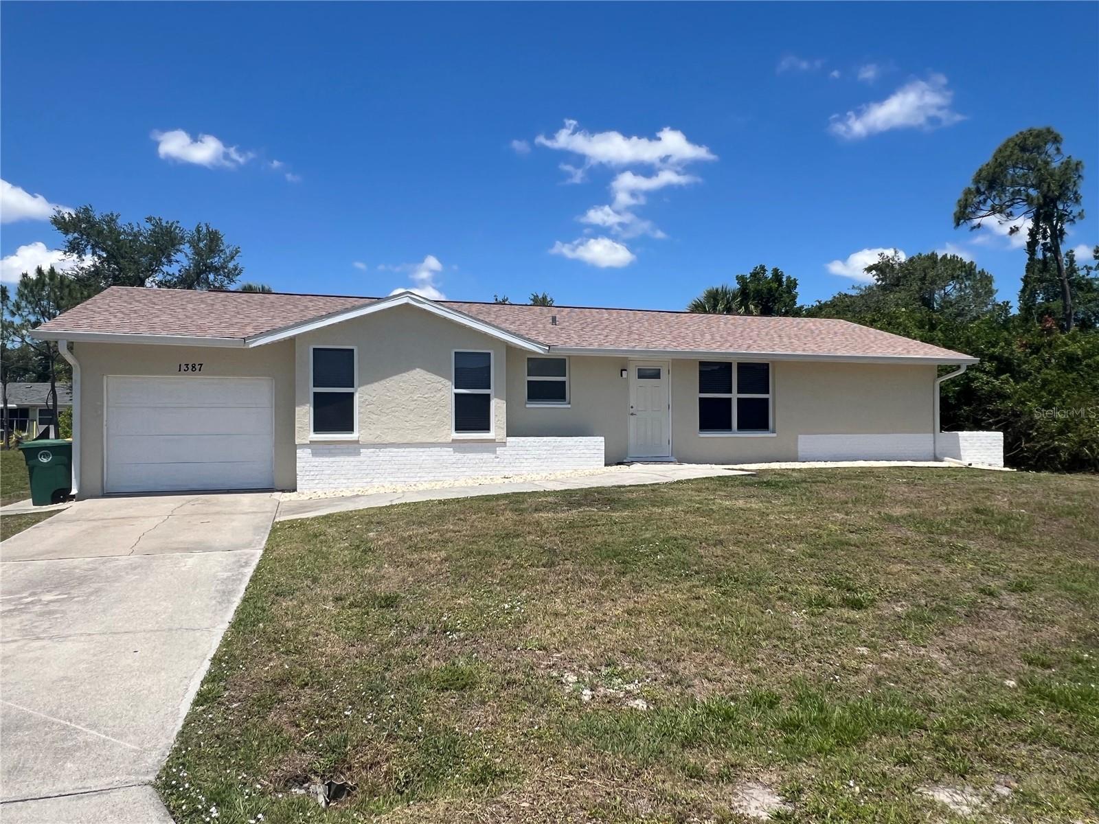1387 AKEN ST Property Photo 1