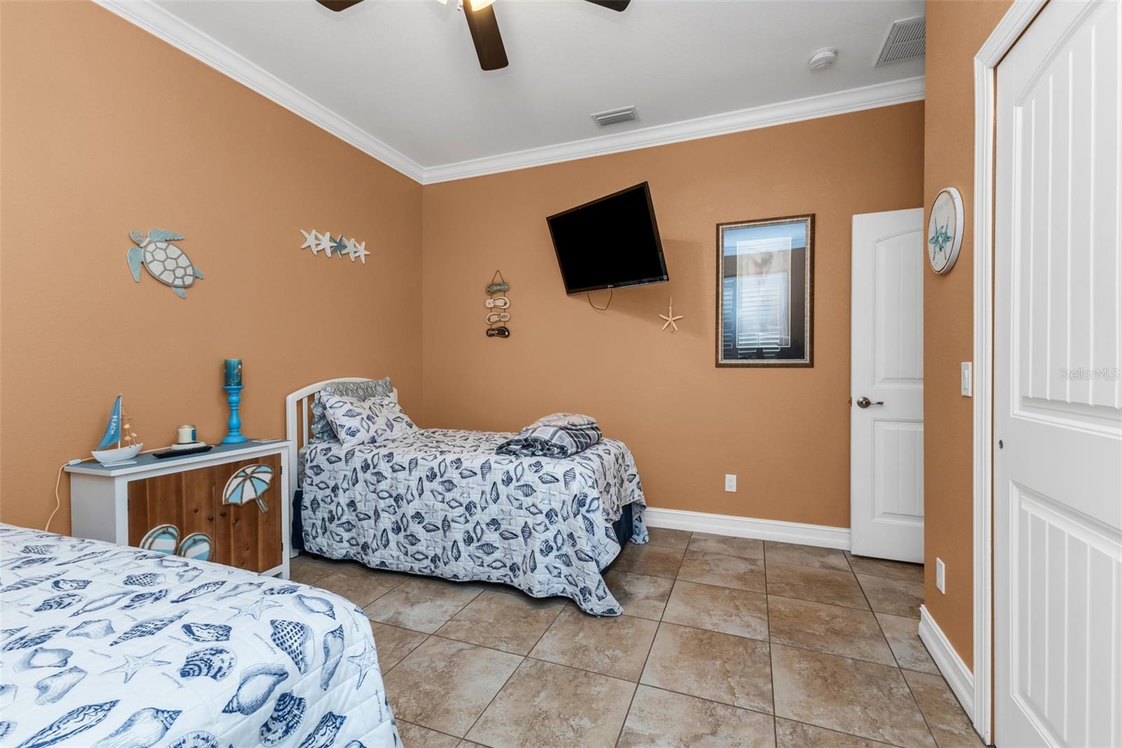1007 Broadview St Property Photo 15