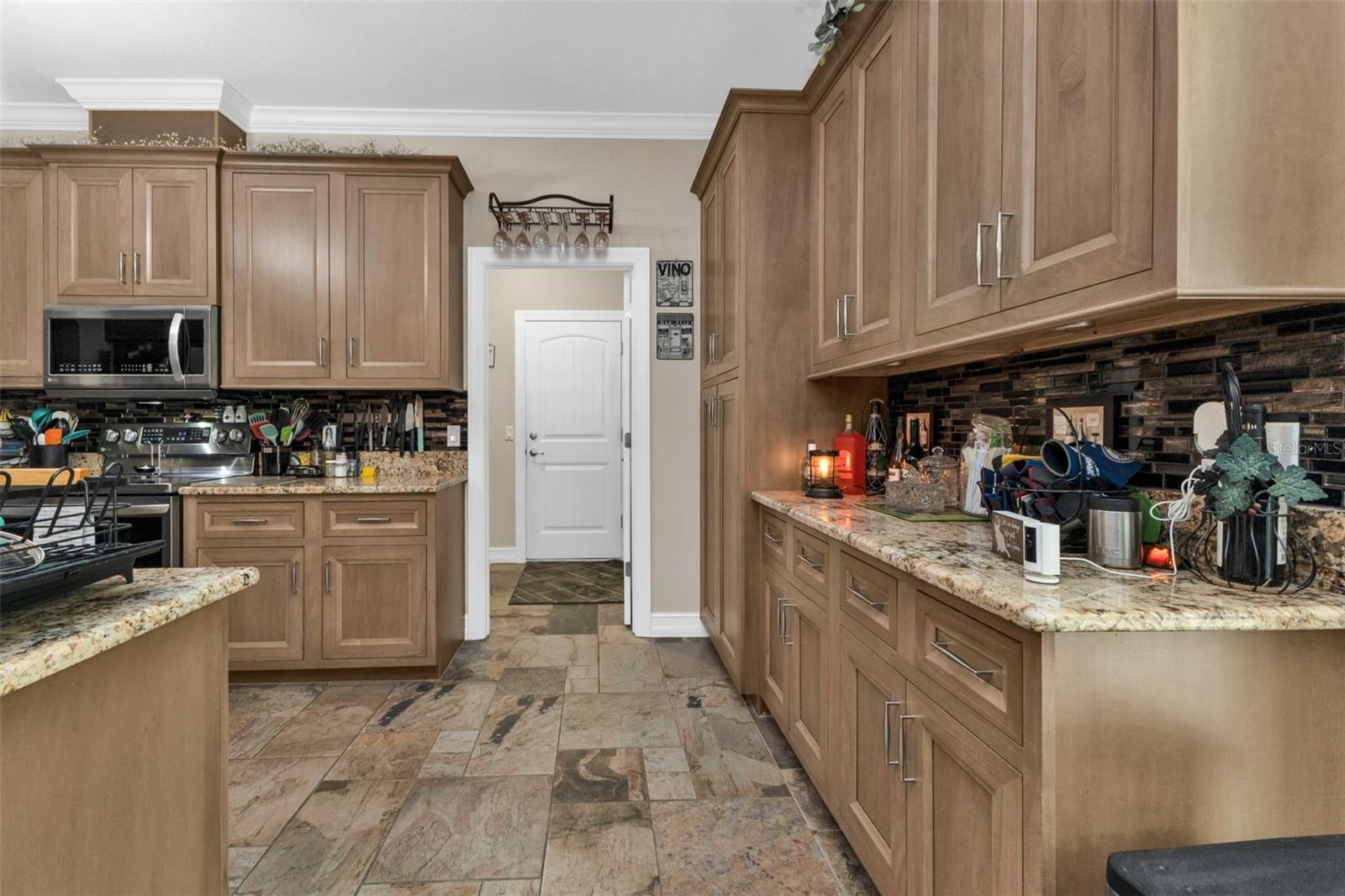 1007 Broadview St Property Photo 22