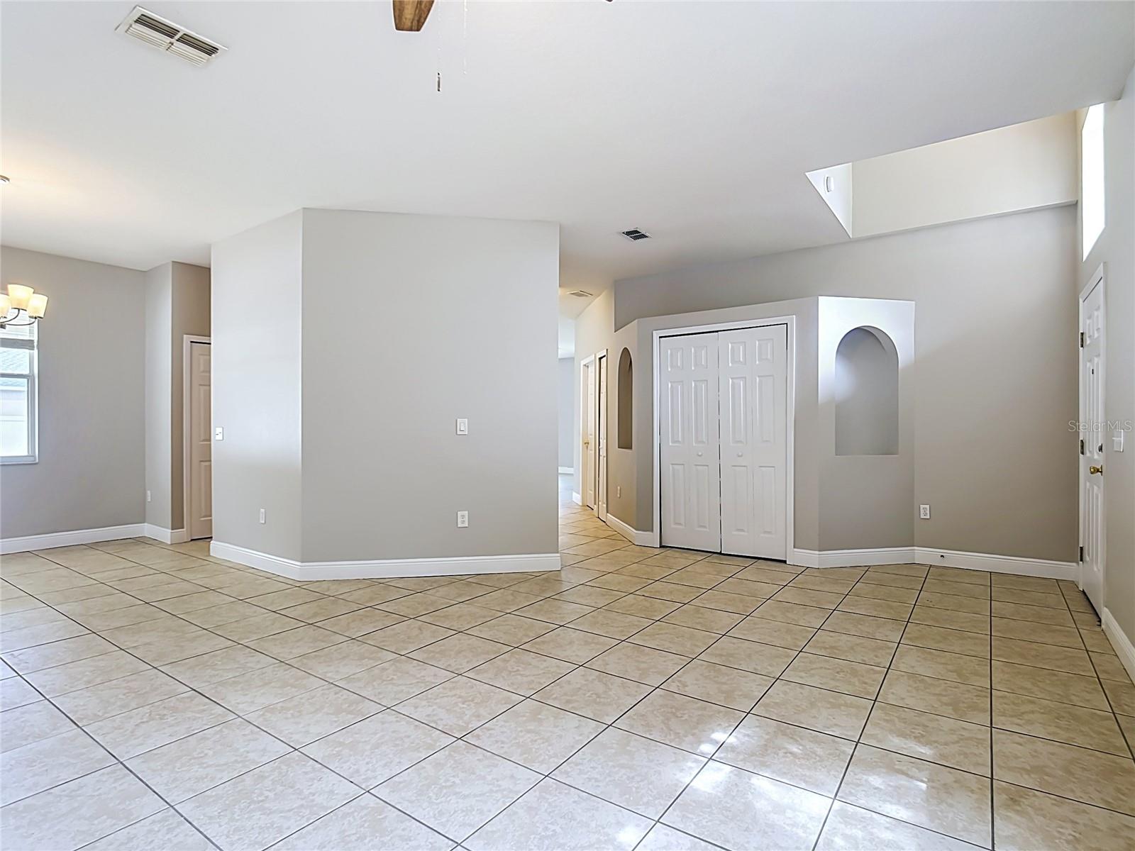 939 Gascony Ct Property Photo 4