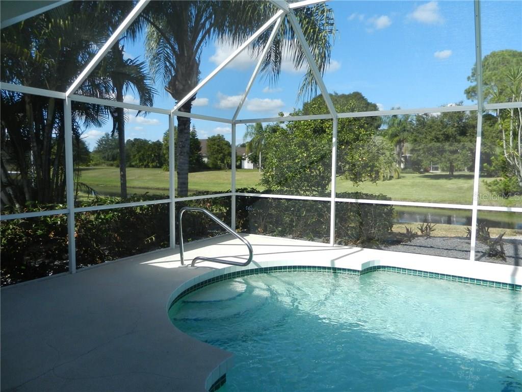 589 Rotonda Cir Property Photo 2