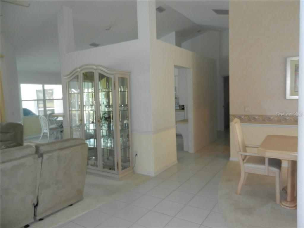 589 Rotonda Cir Property Photo 3