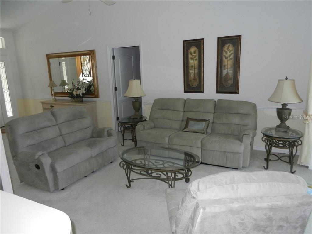 589 Rotonda Cir Property Photo 4