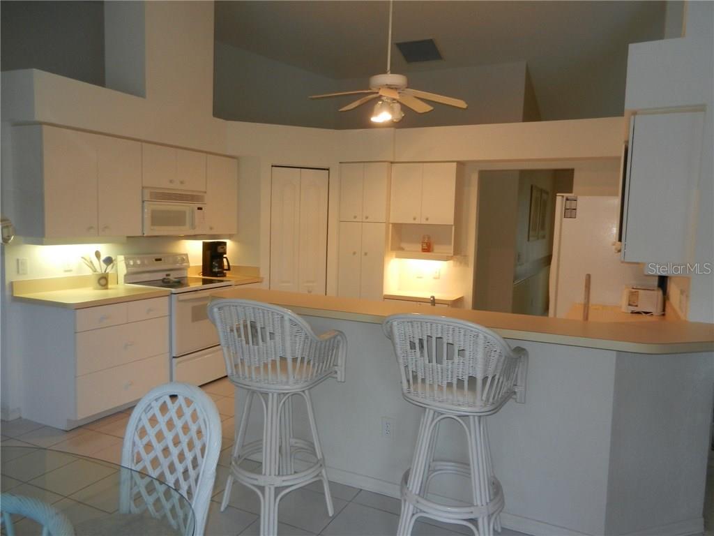 589 Rotonda Cir Property Photo 6