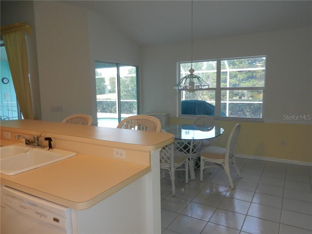 589 Rotonda Cir Property Photo 7