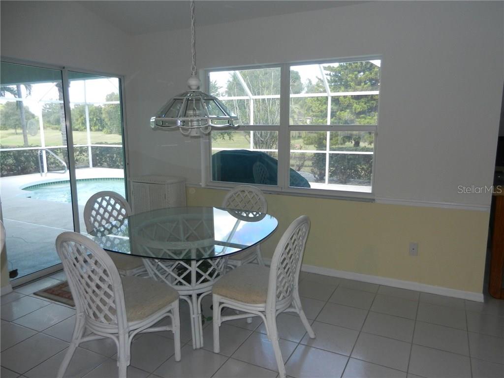 589 Rotonda Cir Property Photo 9