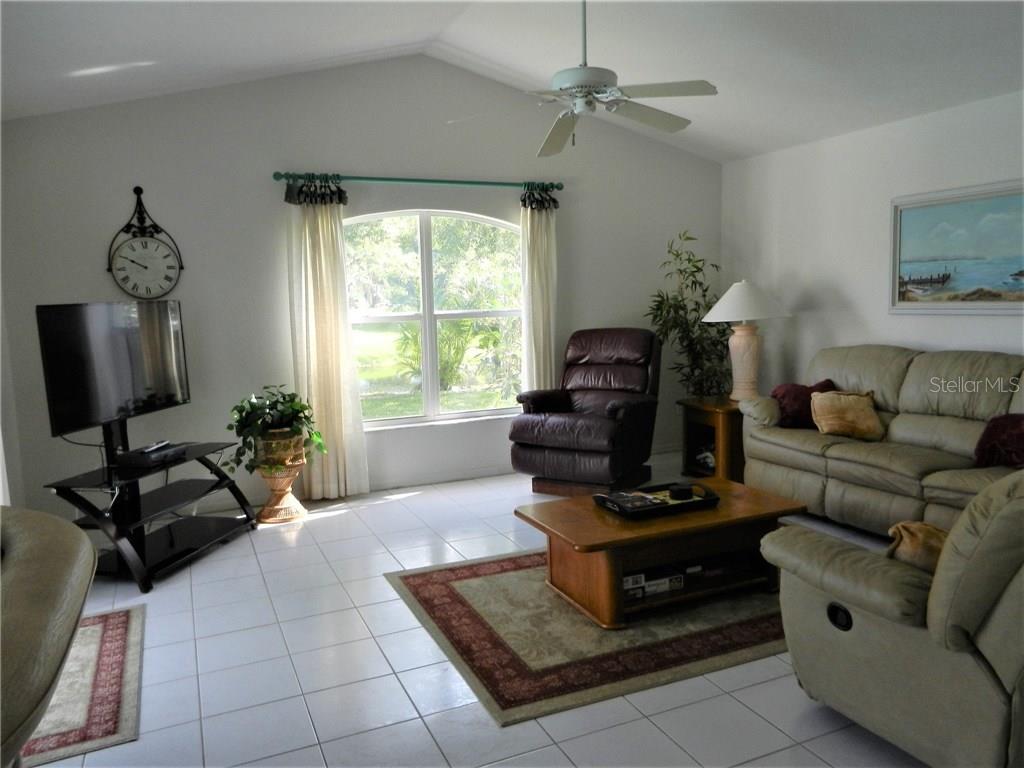 589 Rotonda Cir Property Photo 10