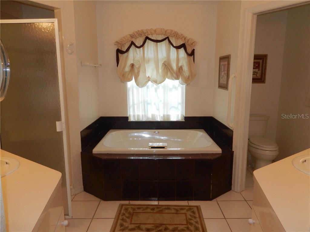 589 Rotonda Cir Property Photo 14