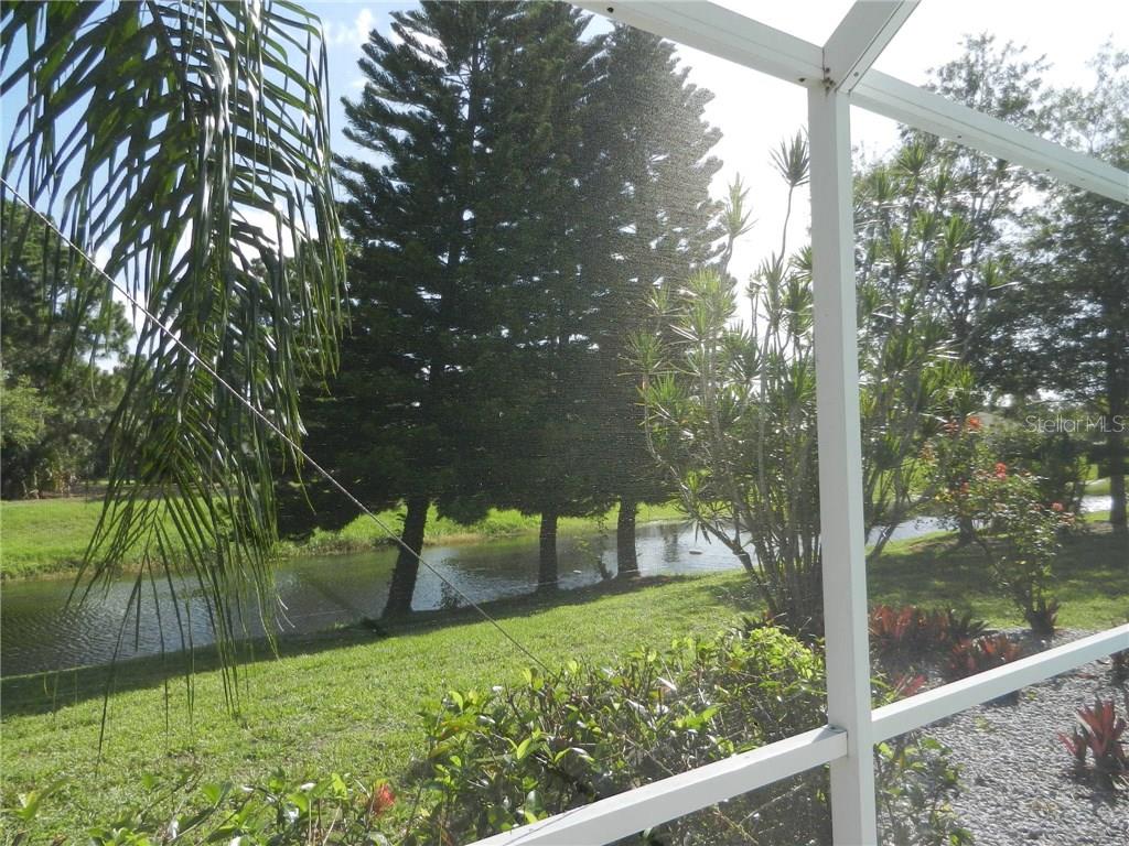 589 Rotonda Cir Property Photo 23