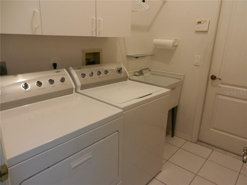 589 Rotonda Cir Property Photo 24