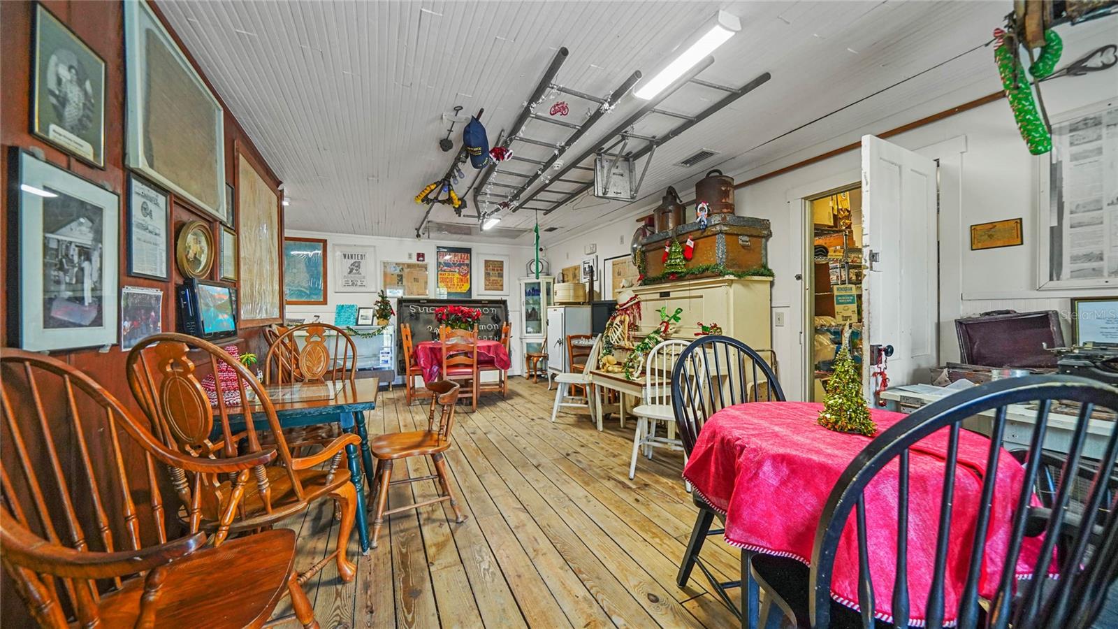 D6123033 Property Photo 4