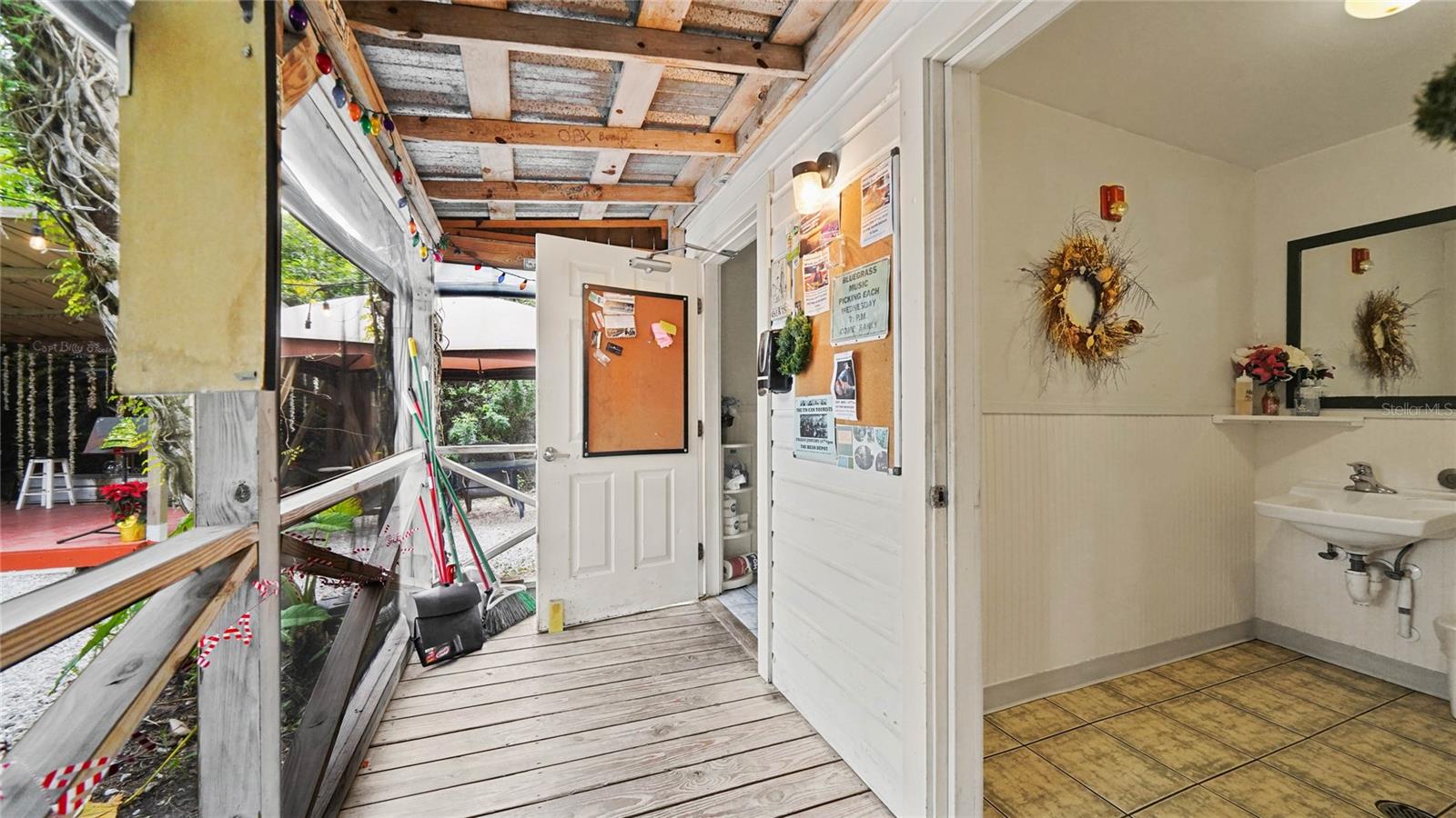 D6123033 Property Photo 20