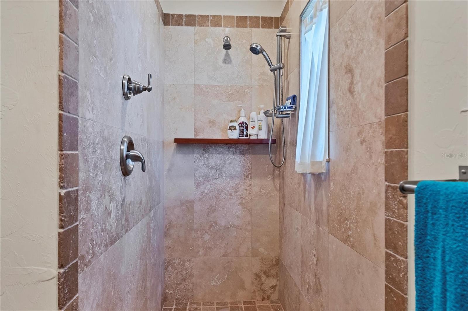 D6127068 Property Photo 27