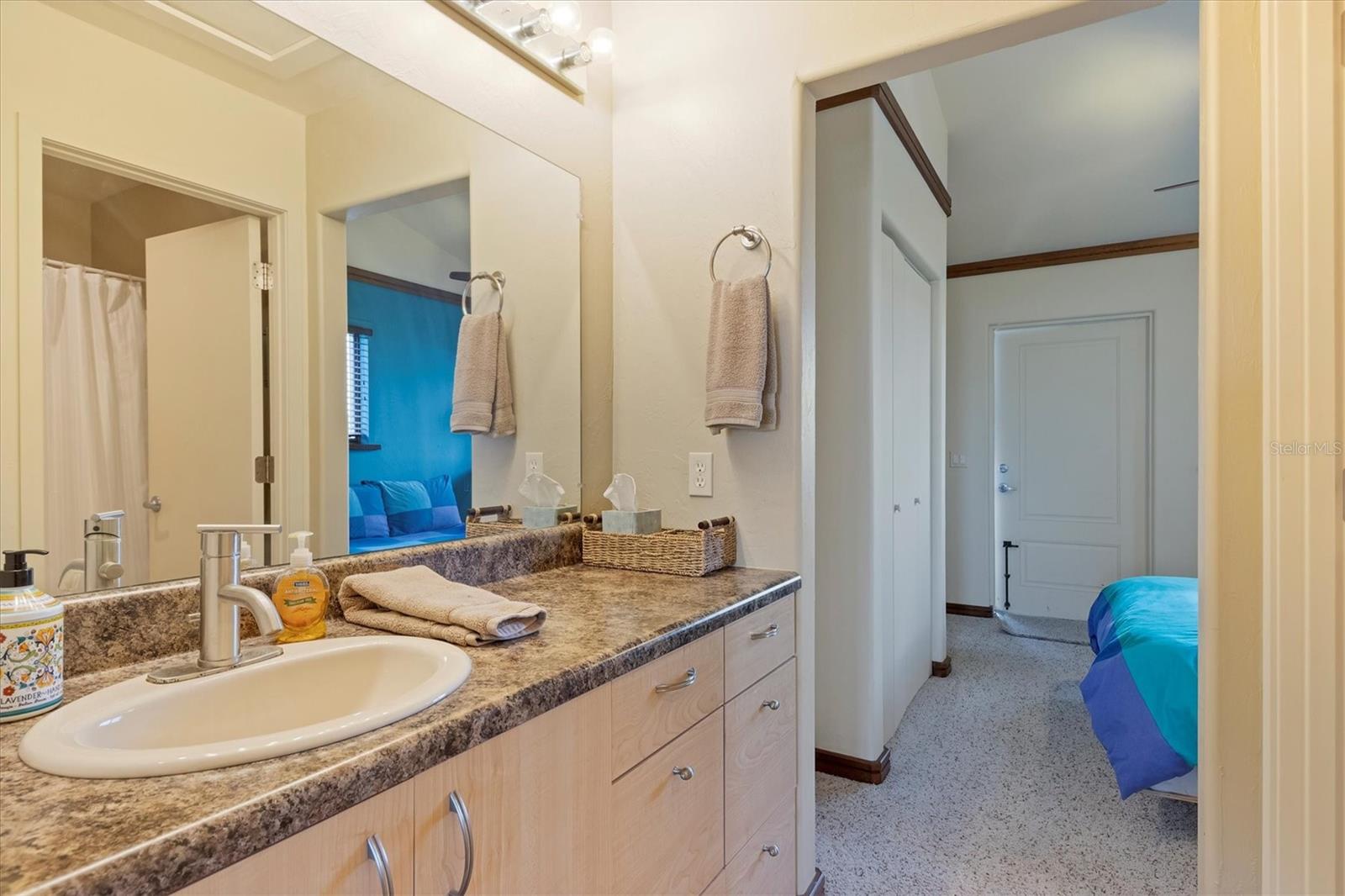 D6127068 Property Photo 32