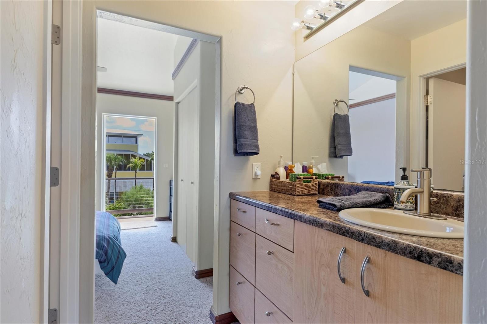 D6127068 Property Photo 43
