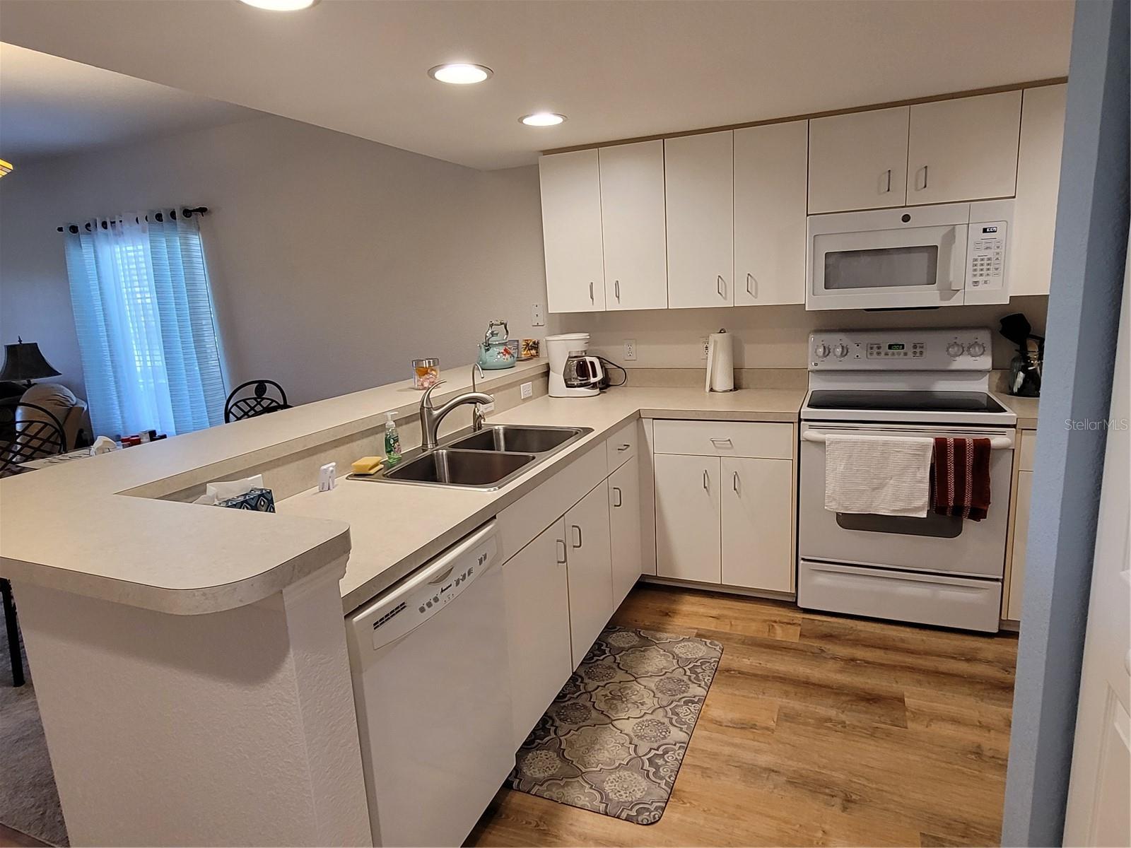 9550 Fiddlers Green Cir #105 Property Photo 4