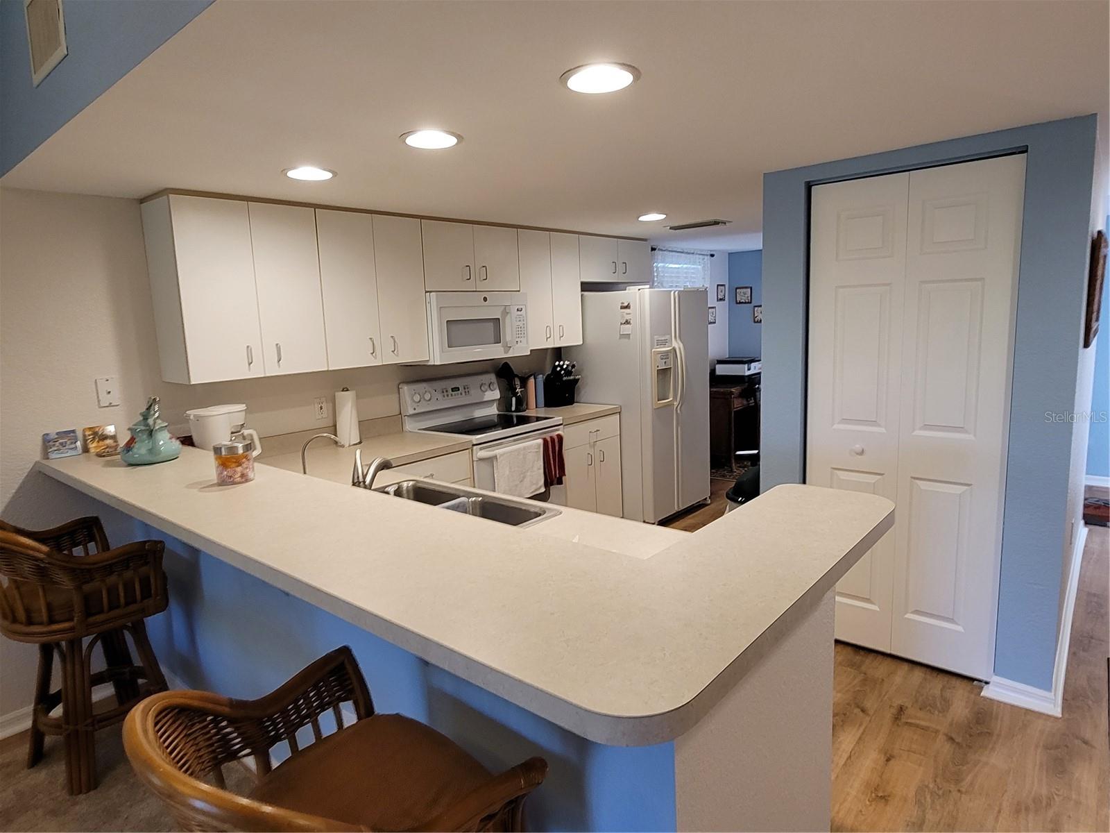 9550 Fiddlers Green Cir #105 Property Photo 6