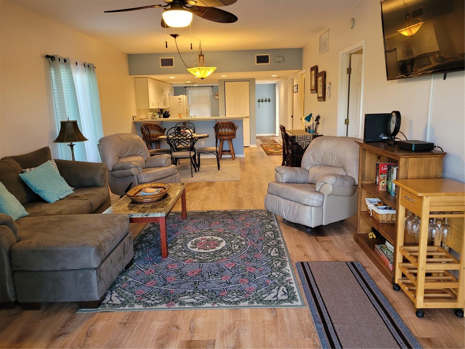 9550 Fiddlers Green Cir #105 Property Photo 18