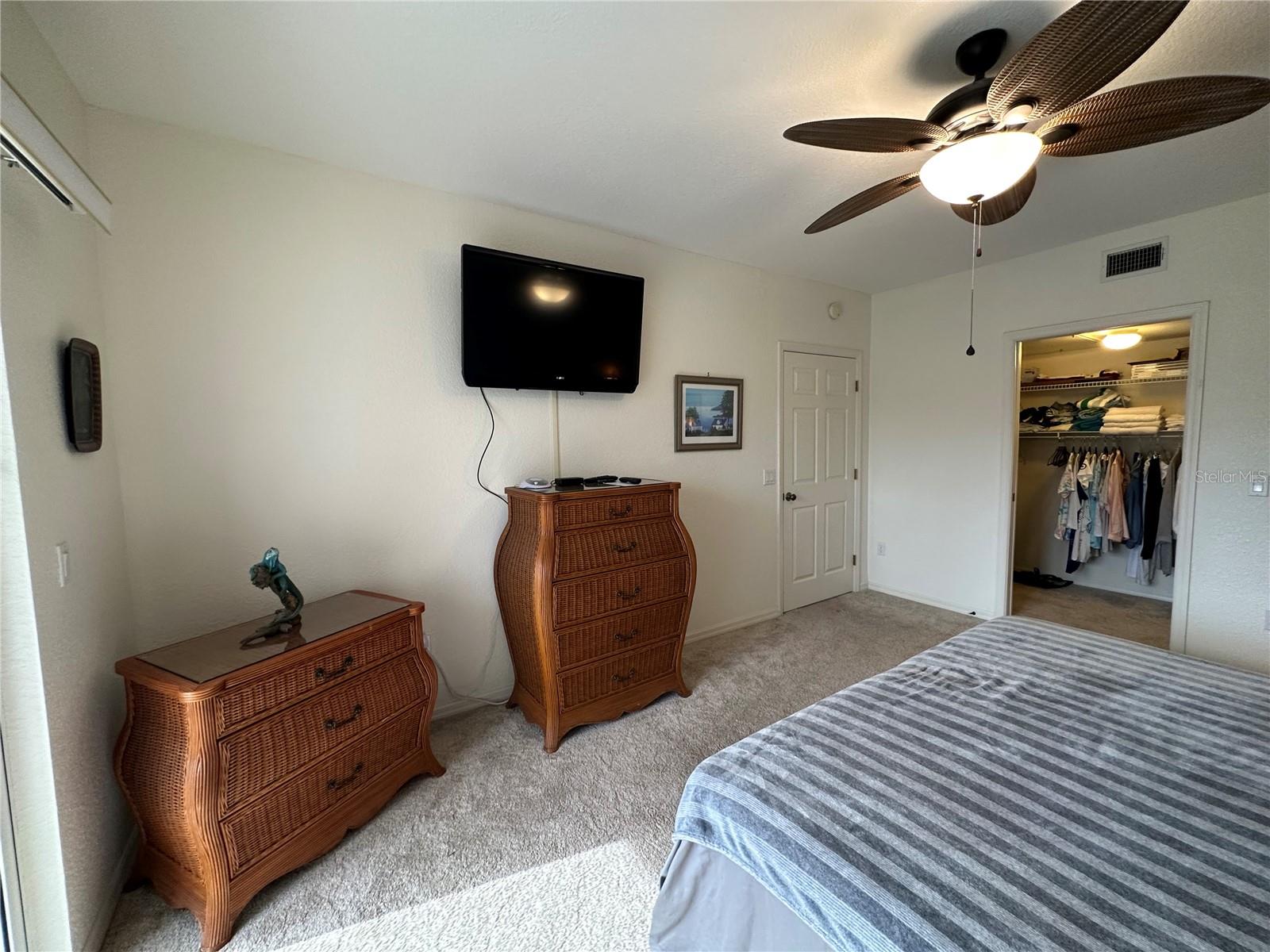 9550 Fiddlers Green Cir #105 Property Photo 21