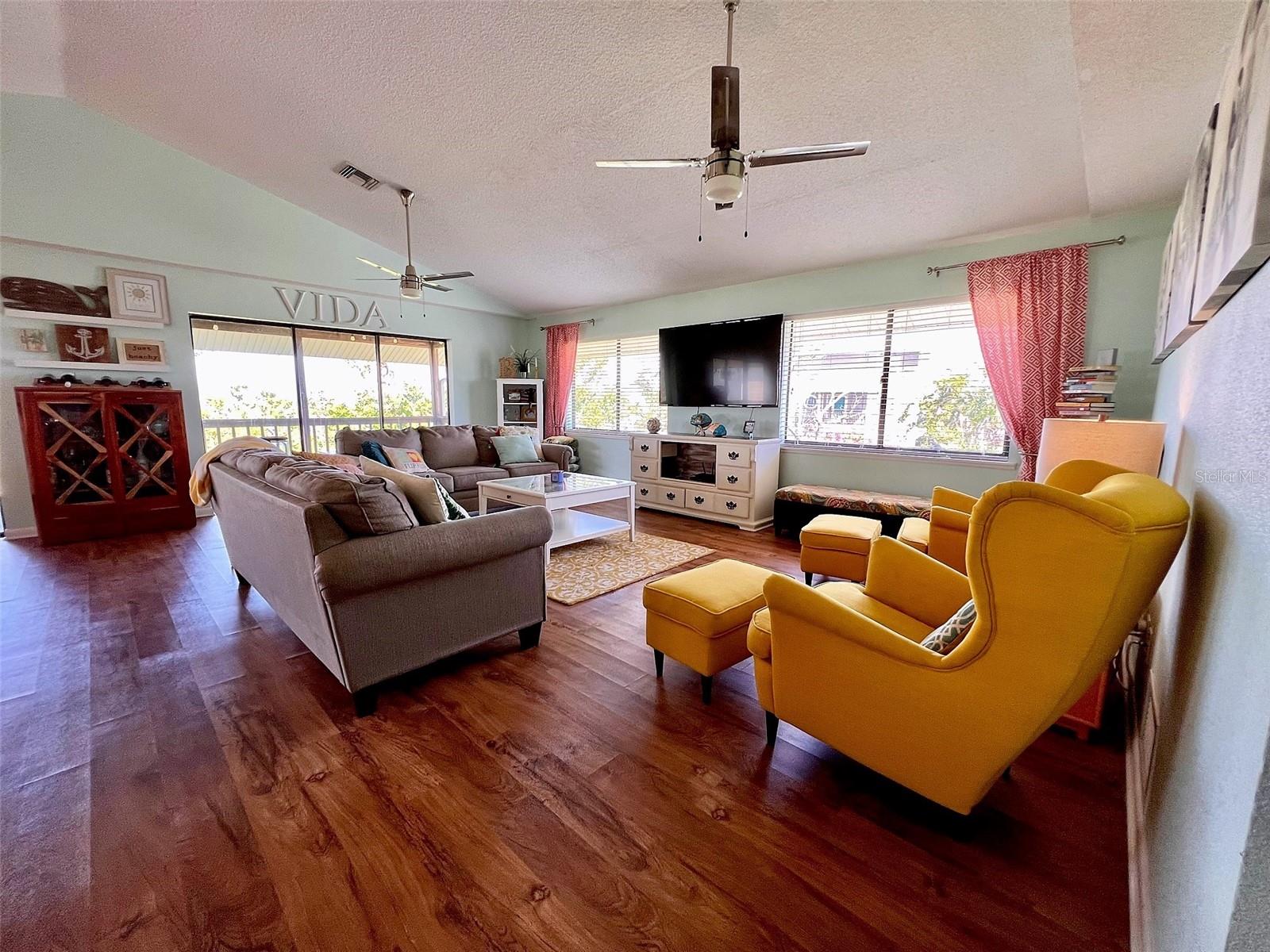 9542 Rum Runner Rd Property Photo 14