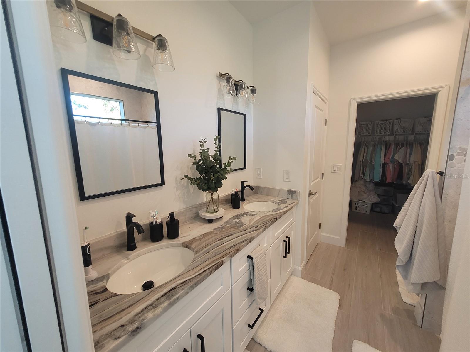 9174 Bensonhurst Ln Property Photo 6