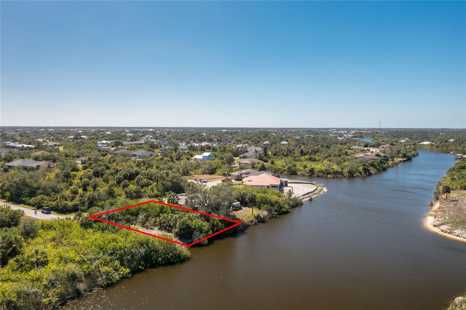 13911 Allamanda Cir Property Photo 3