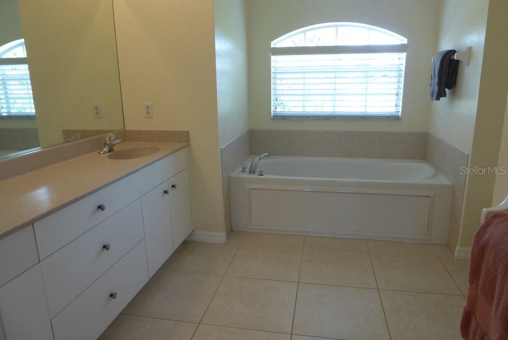 328 Baytree Dr Property Photo 19