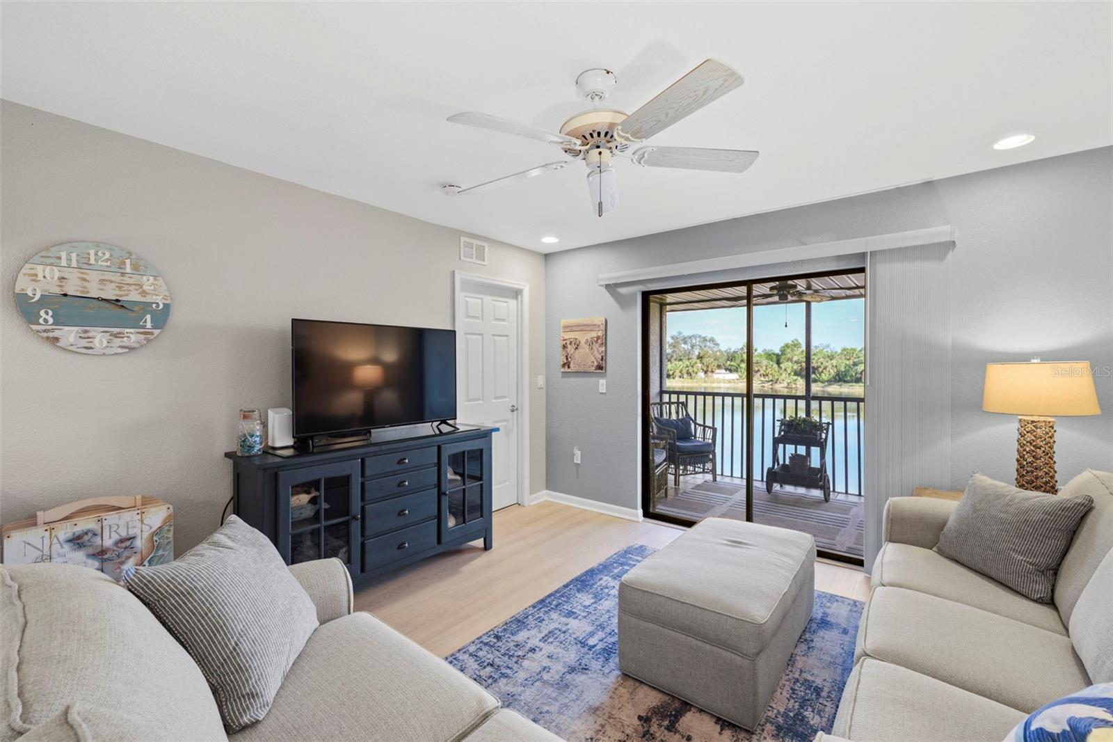 4072 Oakview Dr #c8 Property Photo 9
