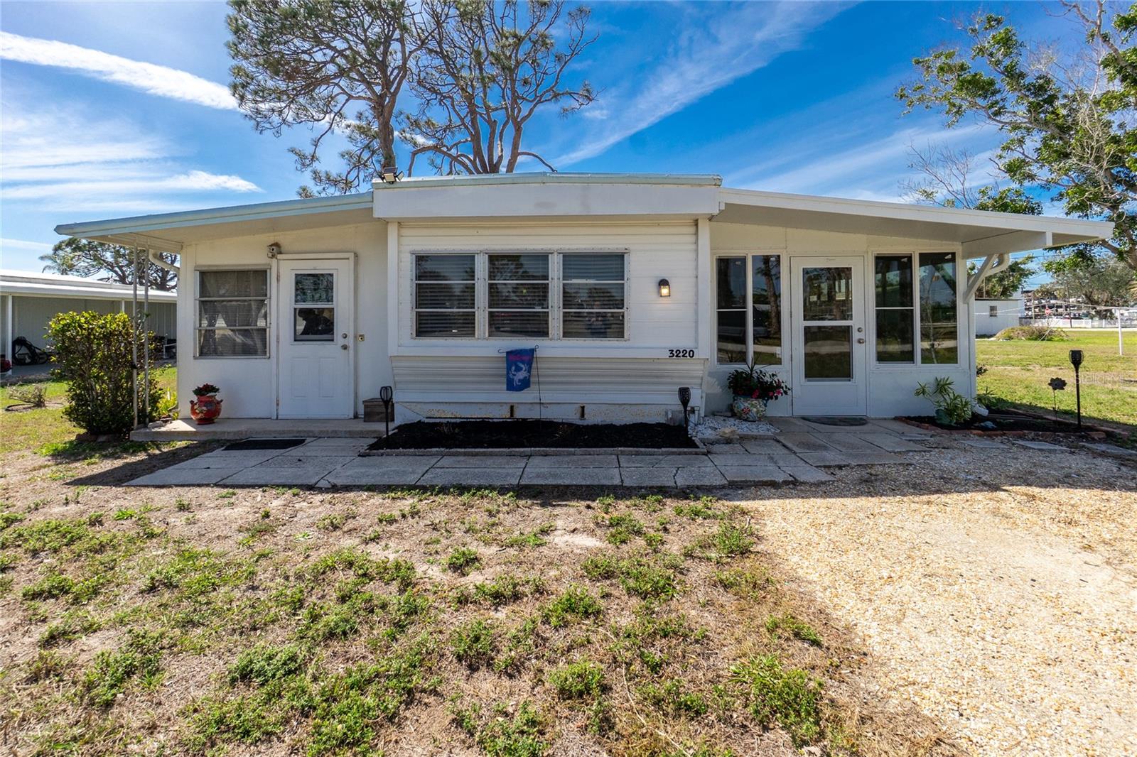 3220 Holly Ave Property Photo