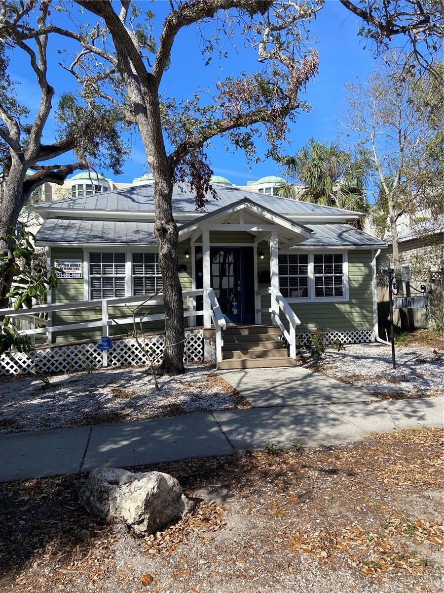 1267 2nd St Property Photo 1