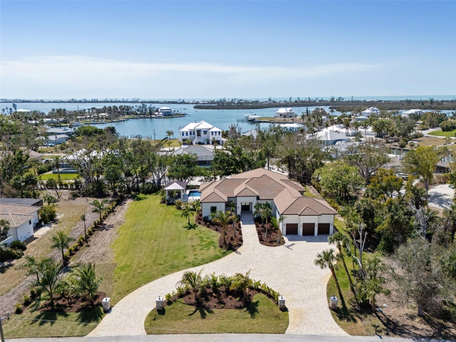 425 Spaniards Rd Property Photo