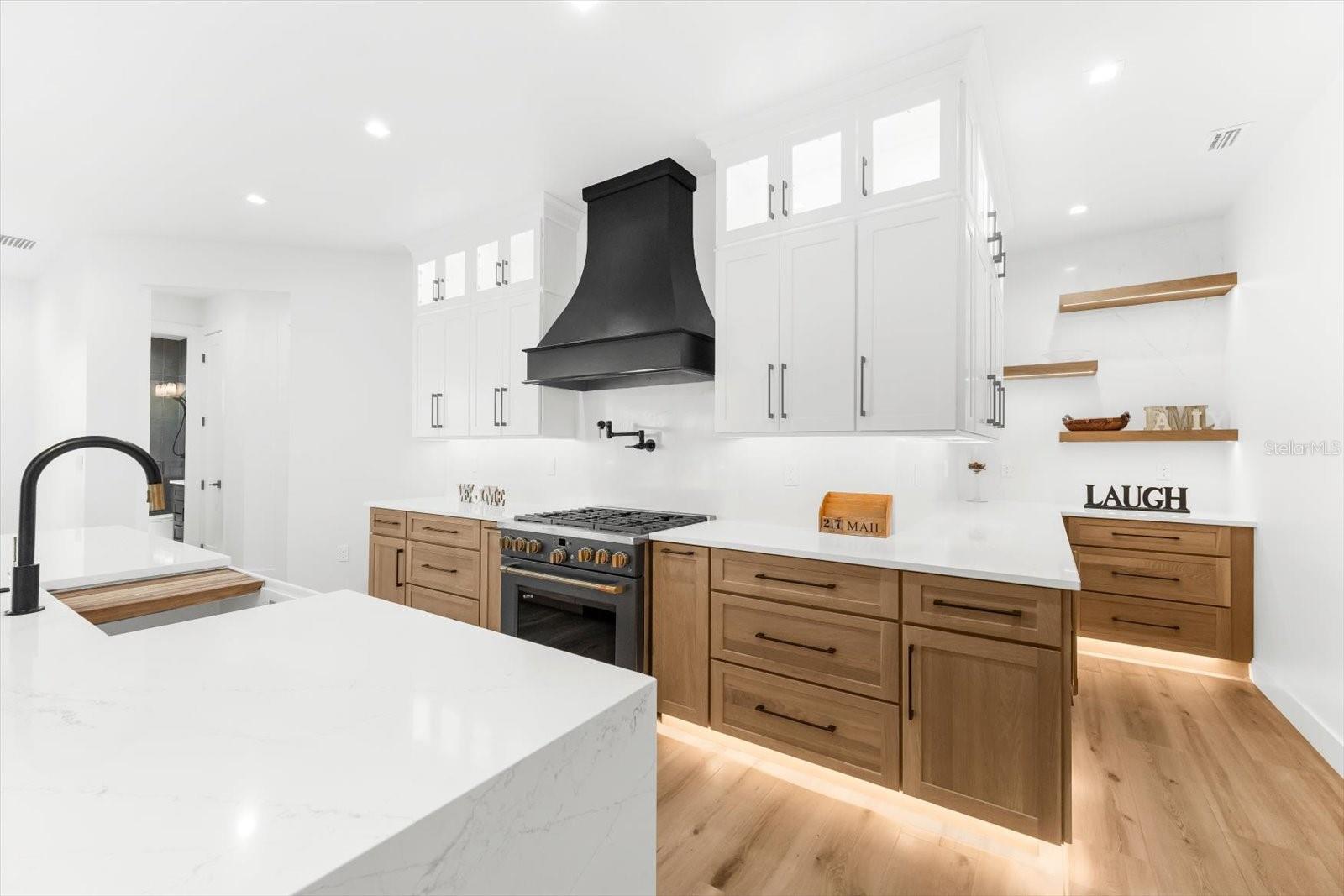 15012 Alsask Cir Property Photo 4