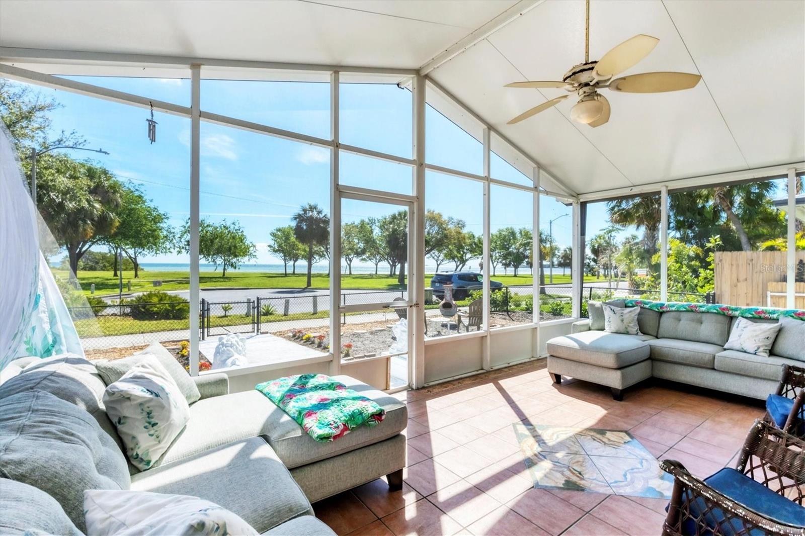 1501 Beach Dr Se Property Photo 4