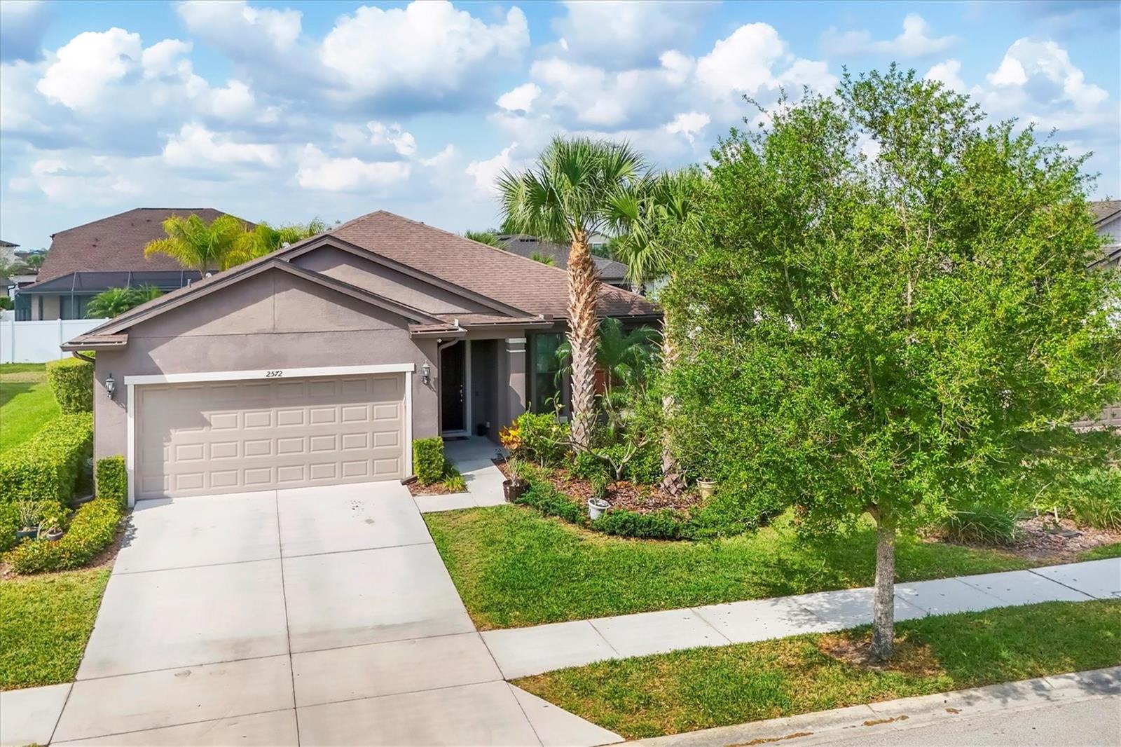 2572 Sherman Oak Dr Property Photo
