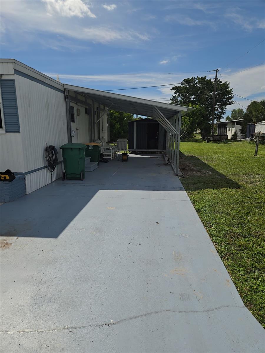 1252 Kingfisher Dr Property Photo 5