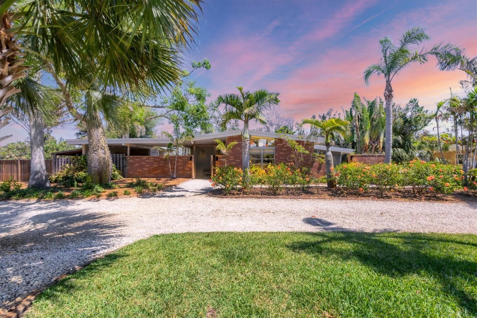 20 Spaniards Rd Property Photo