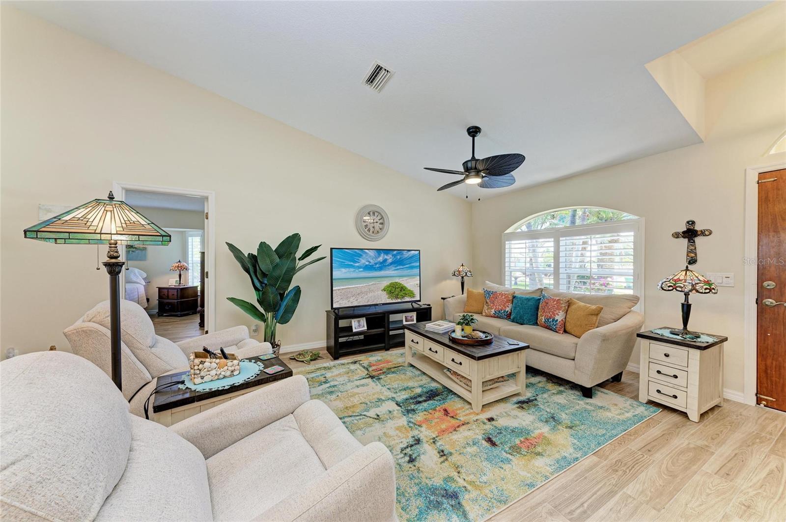 9404 Arnaz Cir Property Photo 10